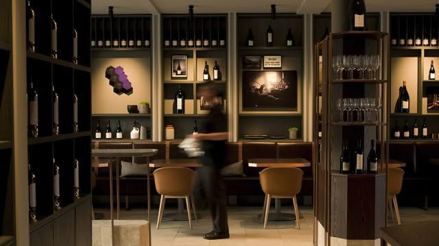 Craggy Range-1045x524_0006_Craggy Range Cellar Door_Hero Dark