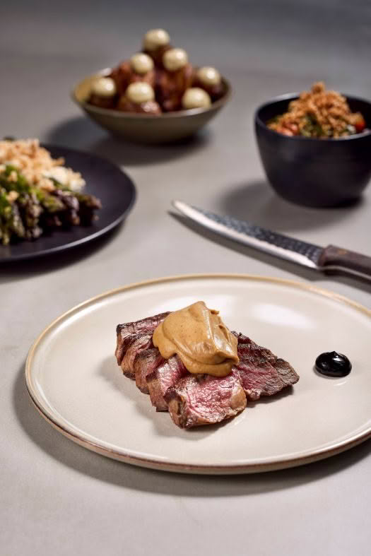 aryeh_main_cambridge mapari beef, cauliflower gravy, 5 year aged balsamic credit babiche martens 211