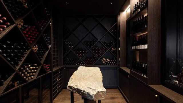Cuisine-Good-Food-Guide-2024-Toast-Oak-Parker-Cellar.jpg
