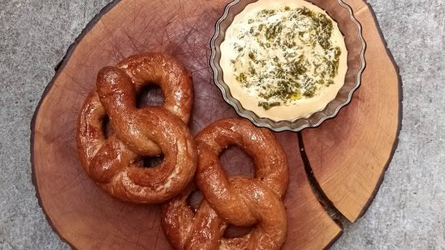 Cuisine Good Food Guide 2026 Graze Pretzels with miso cheese sauce – Photo by Stina Persen