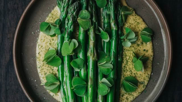 Cuisine Good Food Guide 2026 Sherwood_ Asparagus,EggButter,LovageSalt_InSherwood_JonoParker_