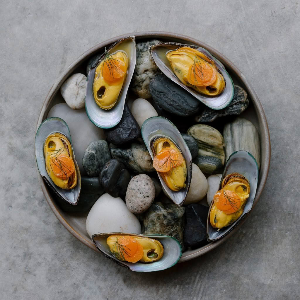 Cuisine Good Food Guide 2026 Sherwood_ GreenLipMusselsEscabeche,Carrot,Saffron,Bronzefennel_InSherwood_JonoParker_