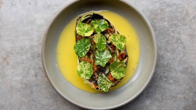 Cuisine Good Food Guide 2026 Sherwood_ RoastedConeheadCabbage,nasturtium,capers,poatatosauce_InSherwood_JonoParker_
